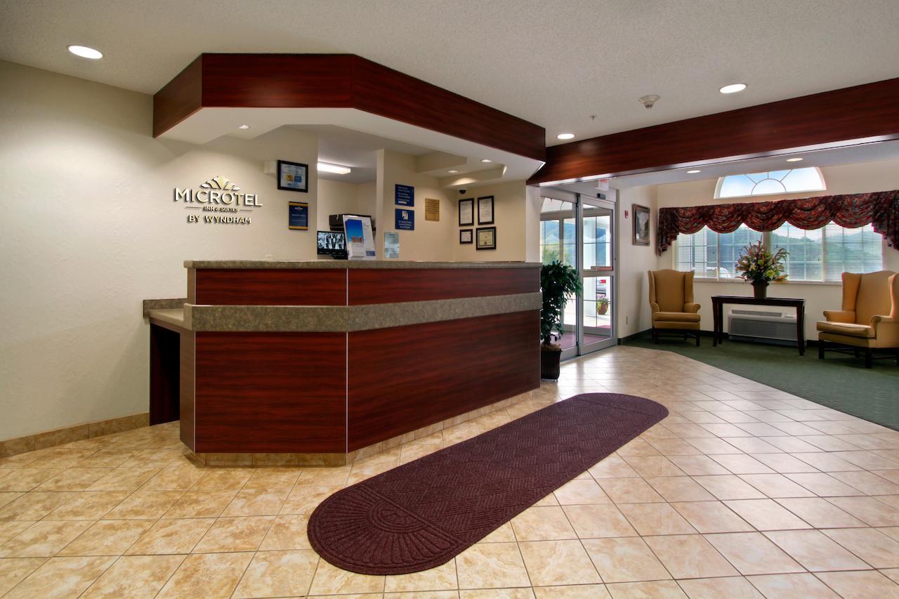 Microtel Inn And Suites Gassaway Interior foto