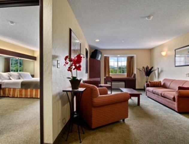 Microtel Inn And Suites Gassaway Habitación foto
